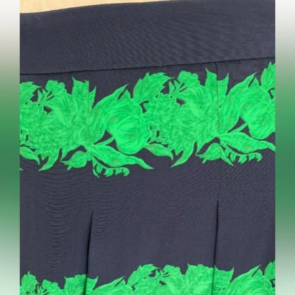 J.Crew Pleated Silk Skirt In Leafy Stripe (navy blue and green) Size 2 - Picture 4 of 6